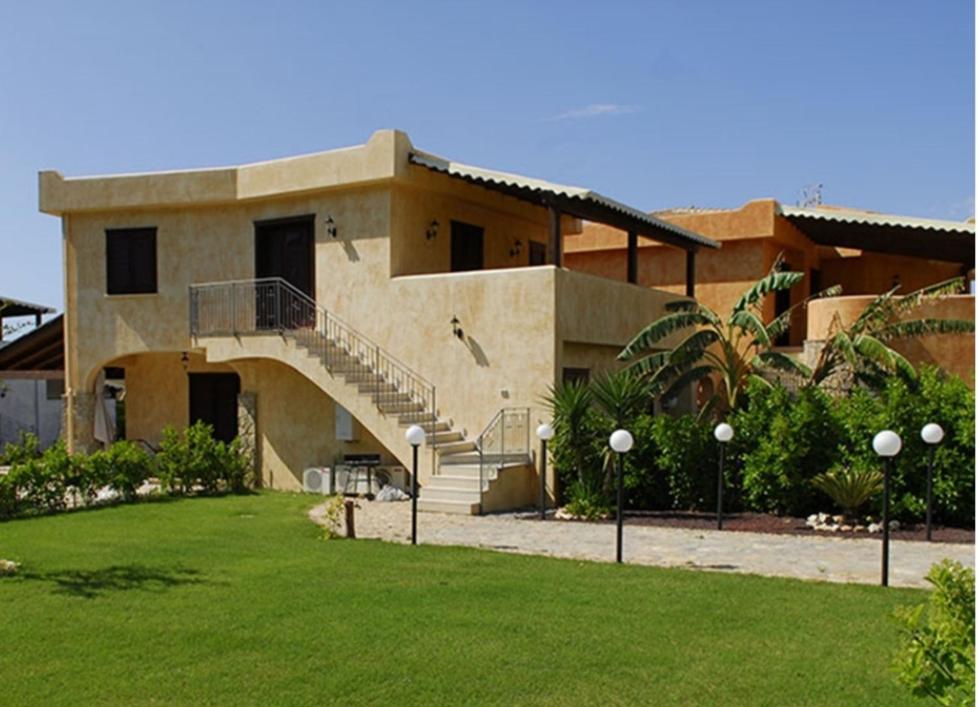 Home La Palmetta Campofelice Di Roccella Luaran gambar